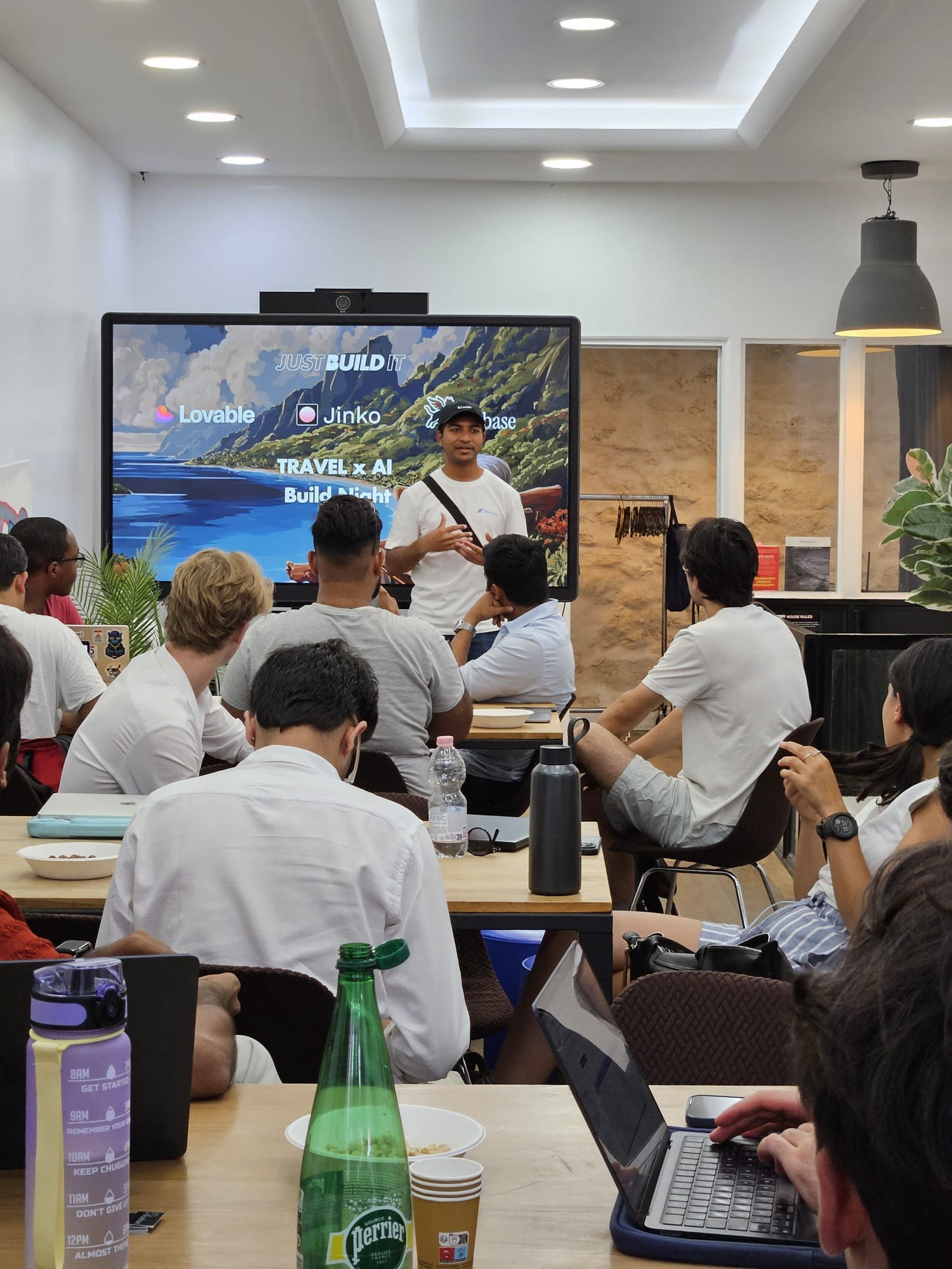 Travel x AI Build Night chez swanbase, Paris 2e